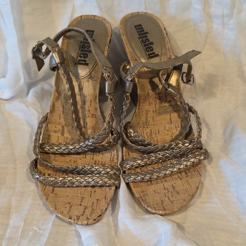(J36) Unlisted Gold Wedge Sandals with Braided Straps Sz 8